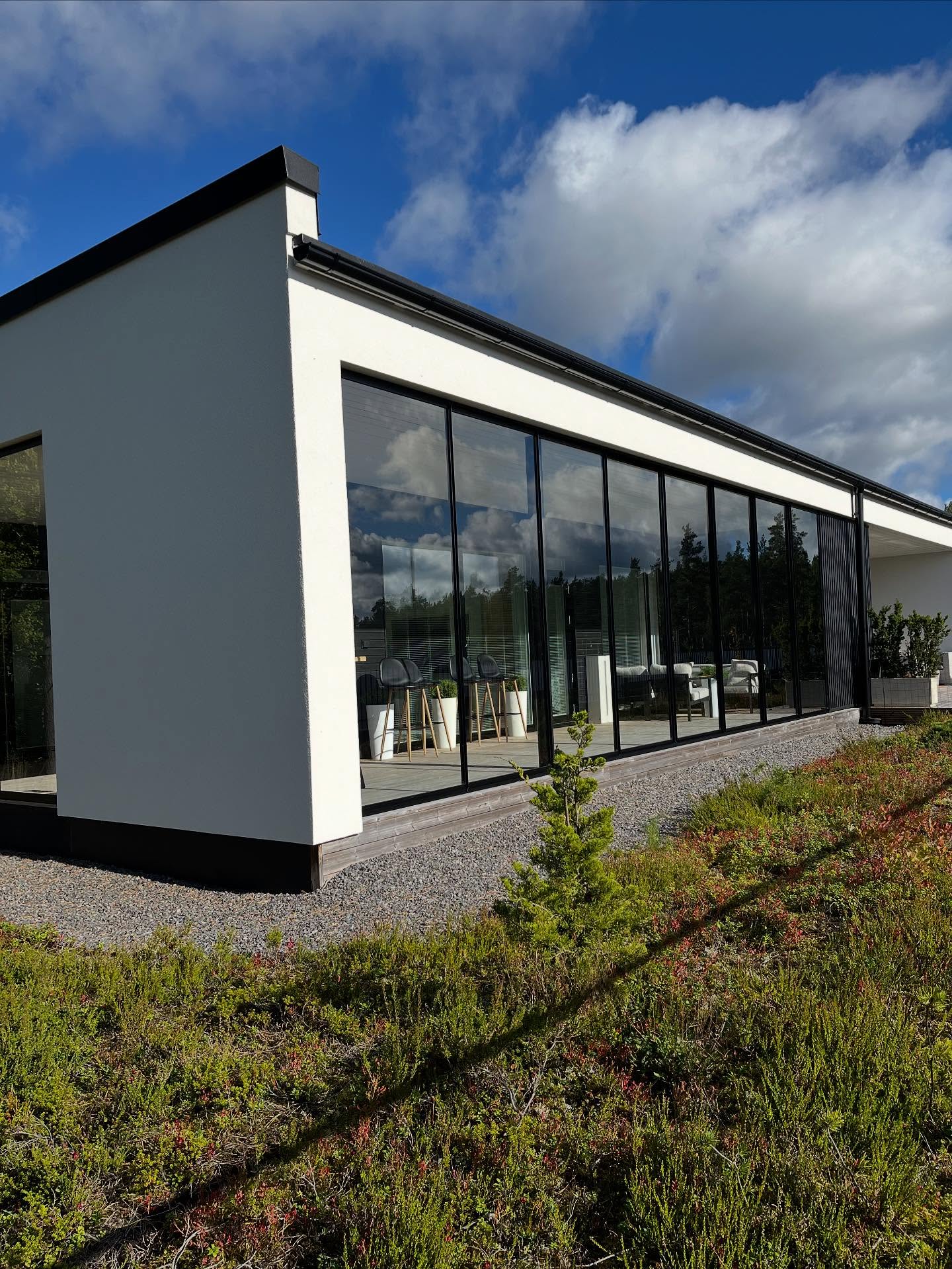 Rivitalon terassin lasitus Turussa